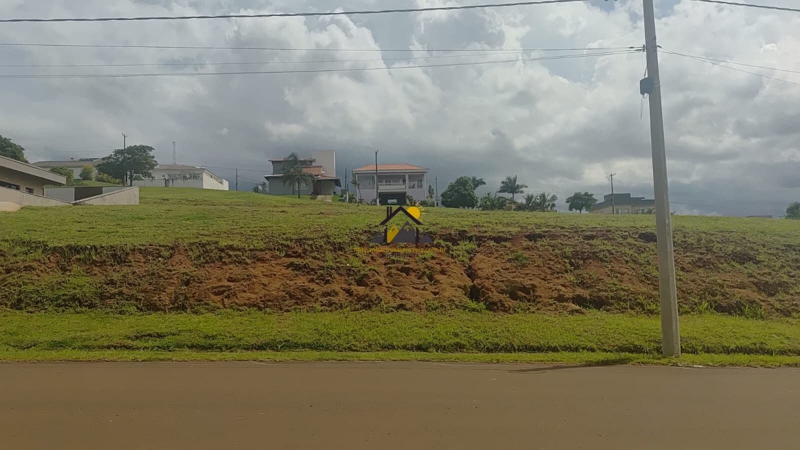 Terreno à Venda no Ninho Verde 2 com Vista Permanente para a Cuesta de Pardinho