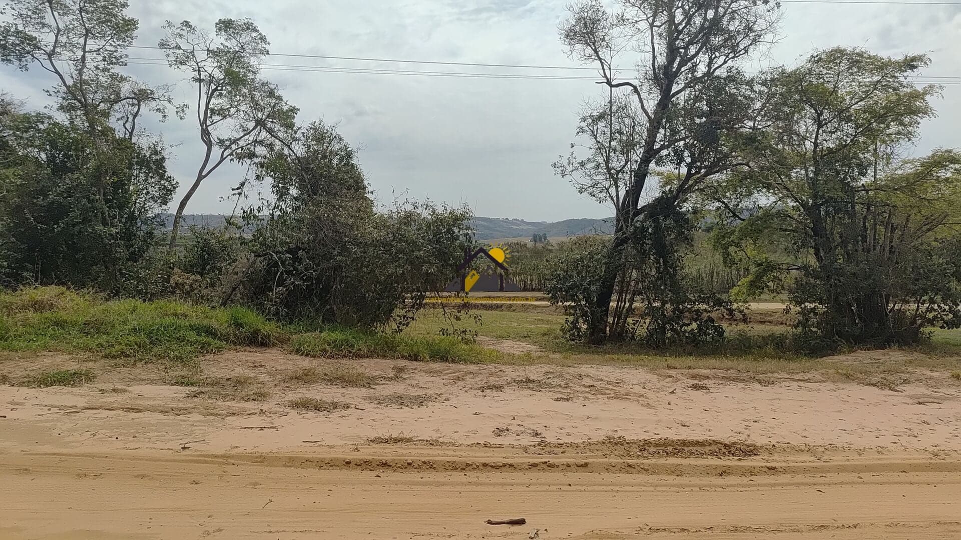 OPORTUNIDADE no Ninho Verde 2 – 410m² proximo de área verde preservada!