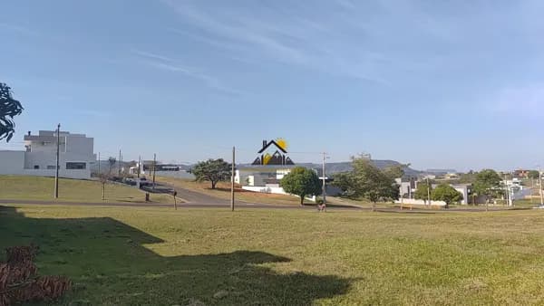 2 Lotes Planos à Venda no Ninho Verde II – Total de 900m² na Avenida Principal