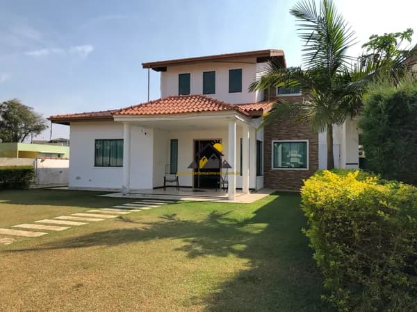 Casa à Venda no Ninho Verde II – 5 Dormitórios e 248m² de Área Construída!