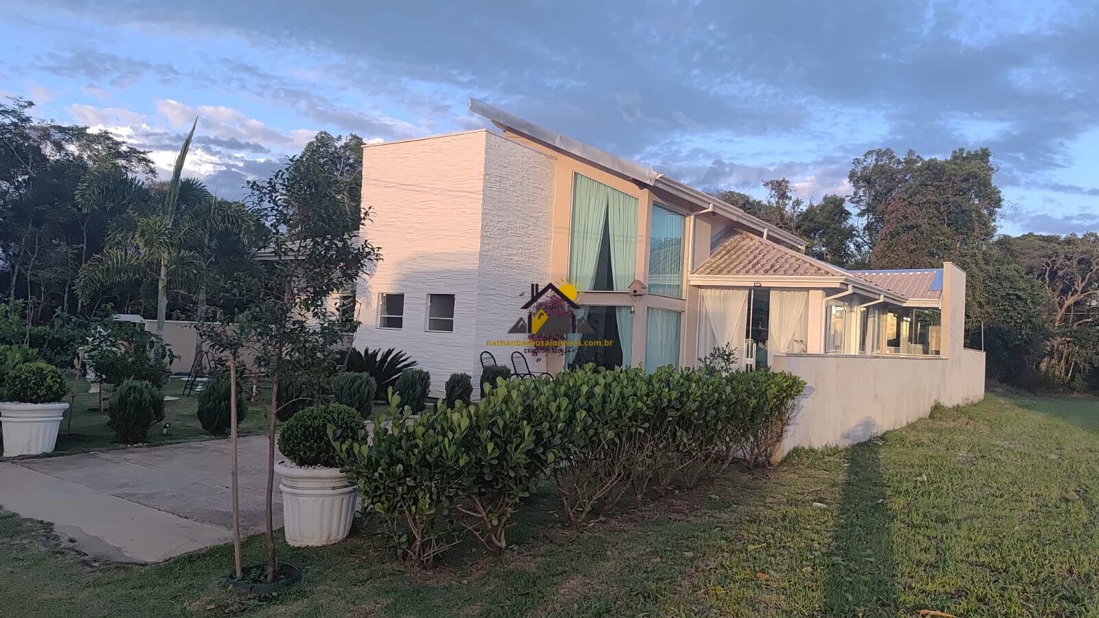 Casa Mobiliada à Venda no Ninho Verde 2 com 3 Suítes e Piscina