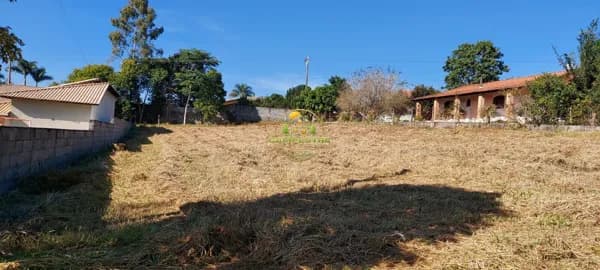 Terreno Plano e limpo em Condomínio Fechado pronto para construir