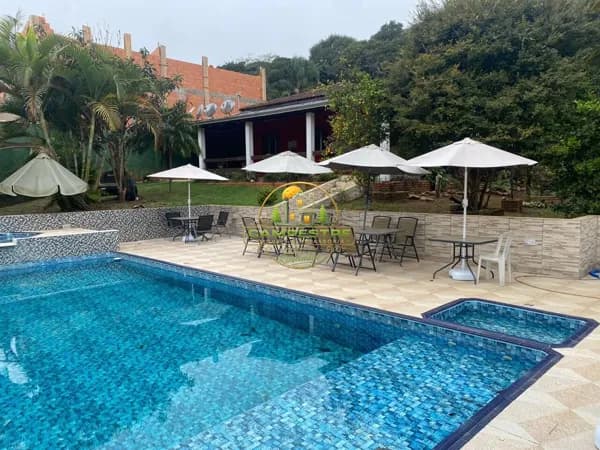 Chácara de 1.200m² em condomínio fechado próximo a SP