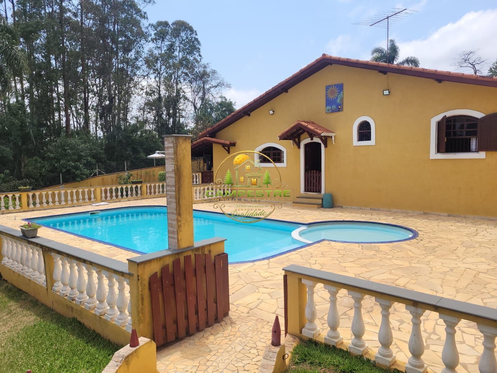Chácara em condomínio fechado com clube