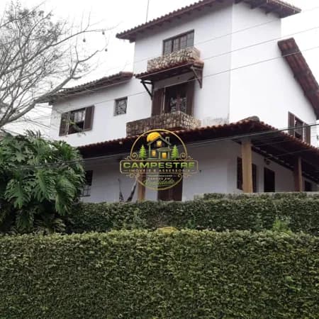 Belíssima casa em condomínio fechado no centro de Ibiúna