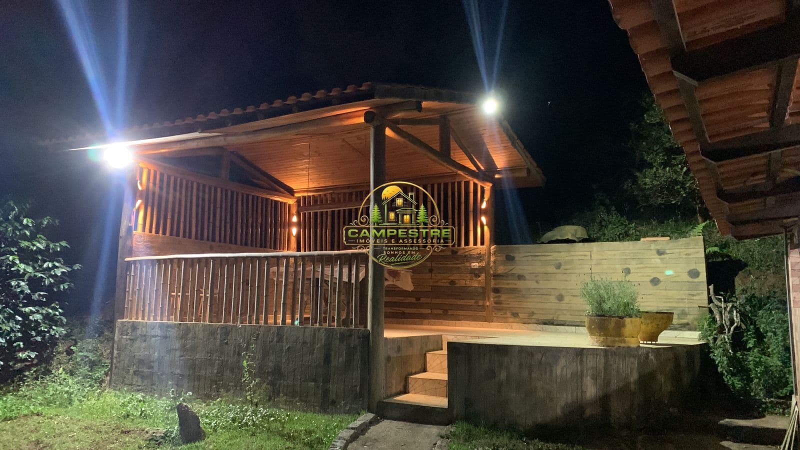 Chácara com varanda e área gourmet