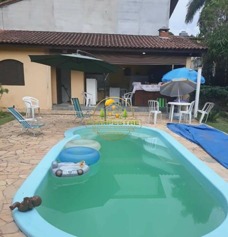 Chácara com pomar e campinho de futebol