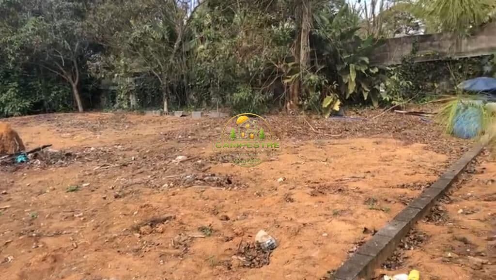 Terreno com galpão e poço proximo a comércios locais