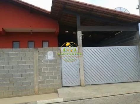 Casa toda murada a apenas 2km do centro da cidade
