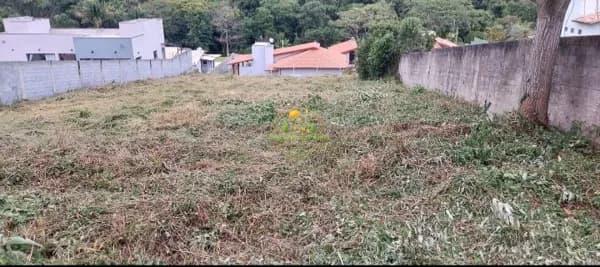 Terreno limpo pronto para construir em Condomínio Fechado