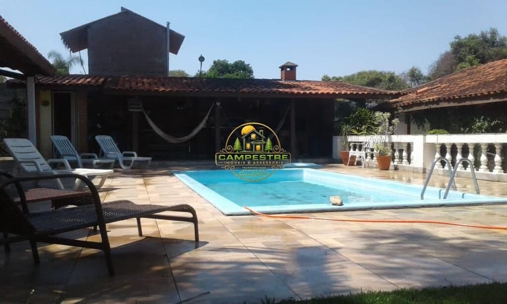 Chácara em condomínio de 2.400m² com 2 casas piscina e campinho de futebol