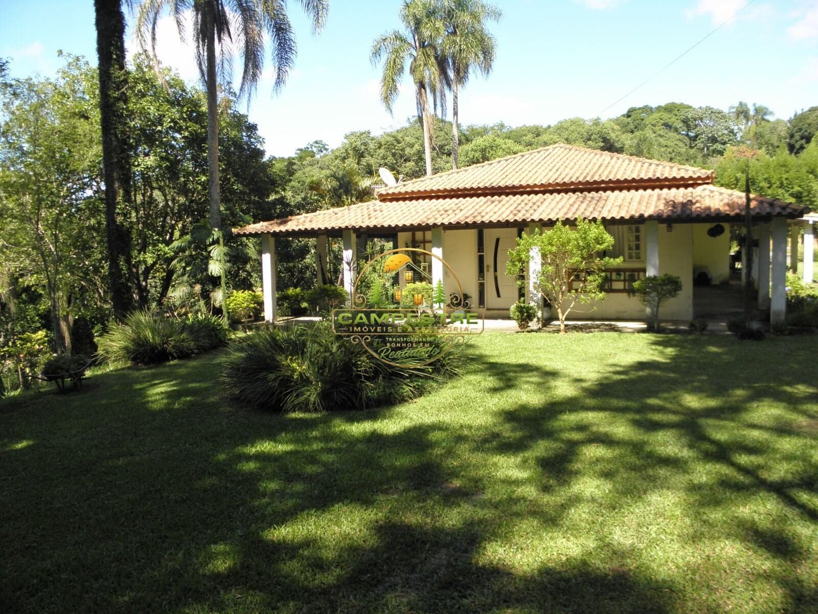 Chácara 8.870m² com 3 suítes salão de festas e campo de futebol Ibiuna SP