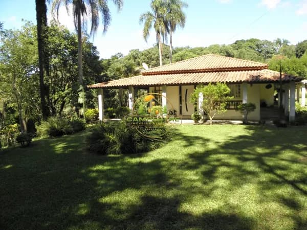 Chácara 8.870m² com 3 suítes salão de festas e campo de futebol Ibiuna SP