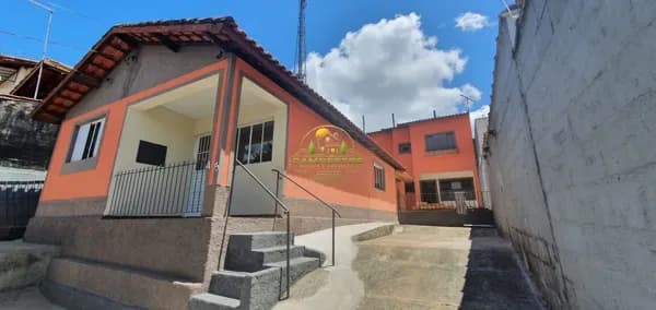 Casa Sobrado com 2 casas no centro da cidade ótima localização
