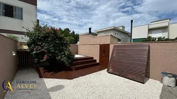 Sobrado em Florianópolis - São João do Rio Vermelho
