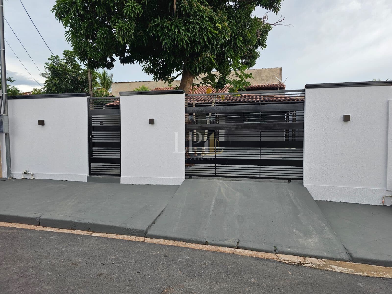 Casa à Venda no Tijucal - Aceita Carro