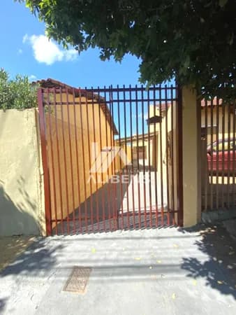 Casa de fundos