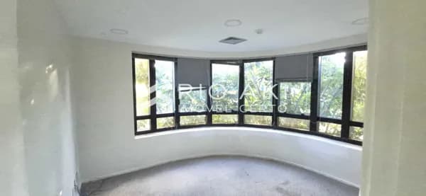 Oportunidade Corporativa Premium: Sala Comercial 82m² no Centro Empresarial BarraShopping