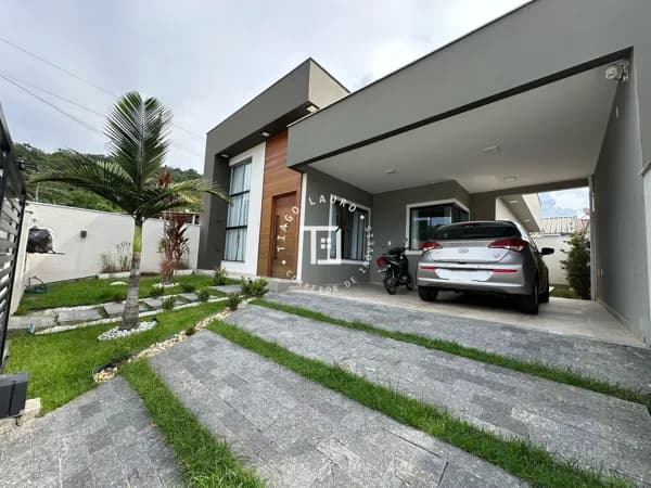 Casa Unifamiliar 03 Dormitórios Semimobiliada No Vale Verde Palhoça-SC.