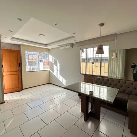 Apartamento 02 Dormitórios Sendo 01 Suíte Semimobiliado.