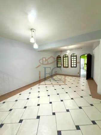 Sobrado com 315 m², 3 dormitórios, 8 vagas e área gourmet completa na Vila Vitória – Santo André