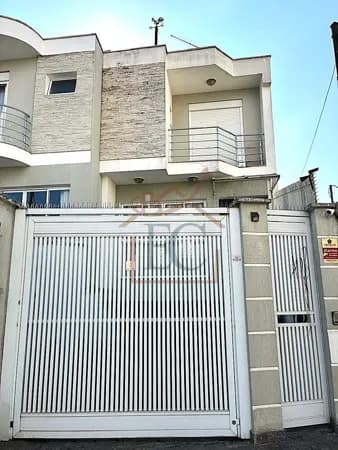 Sobrado com 3 suítes, 3 vagas de garagem e energia solar na Vila Assunção