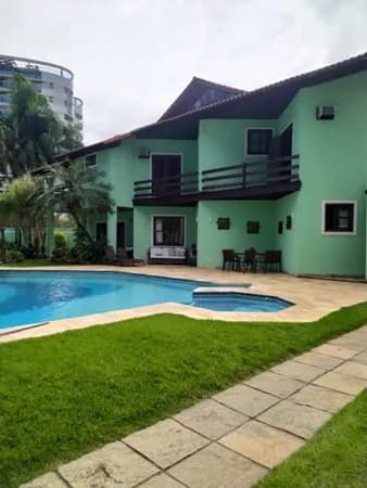Casa com elevador e sauna na Barra
