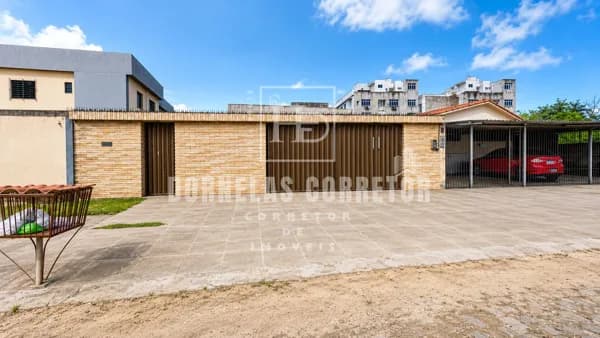 Casa em Fragoso | 4 Quartos + Dependência, 1 Suíte, 2 Quintais.