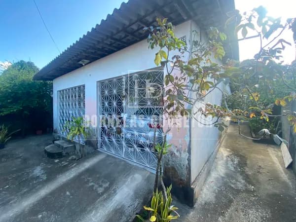 Casa em Fragoso | 3 Quartos, 3 Vagas de Garagem, Quintal, Árvore Frutifera.
