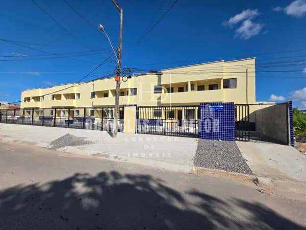 Casa em Nossa Senhora do Ó | 2 Quartos, 1 Vaga Para Carro, Área de Serviço Privada.
