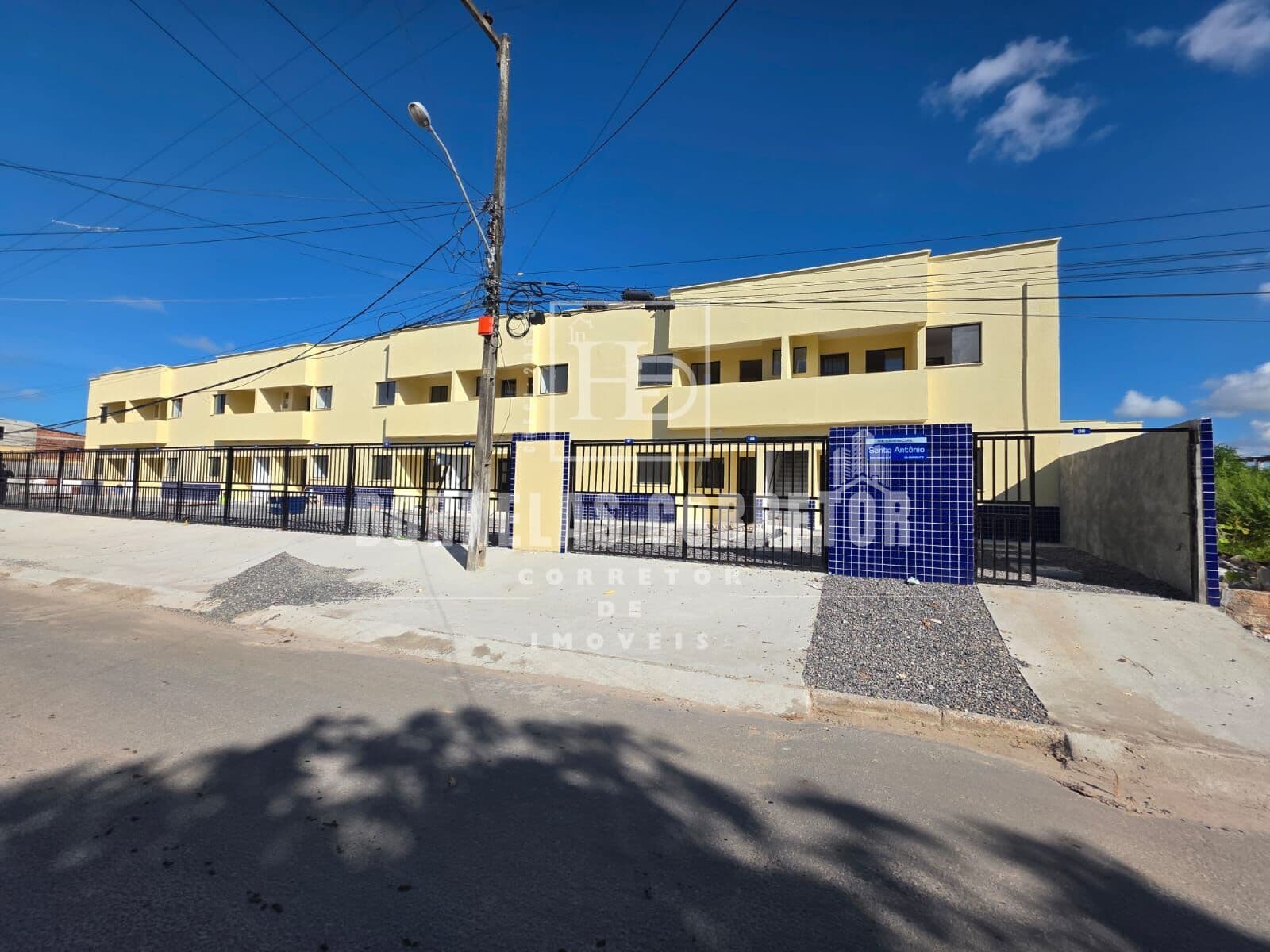 Casa em Nossa Senhora do Ó | 2 Quartos, 1 Vaga Para Carro, Área de Serviço Privada.