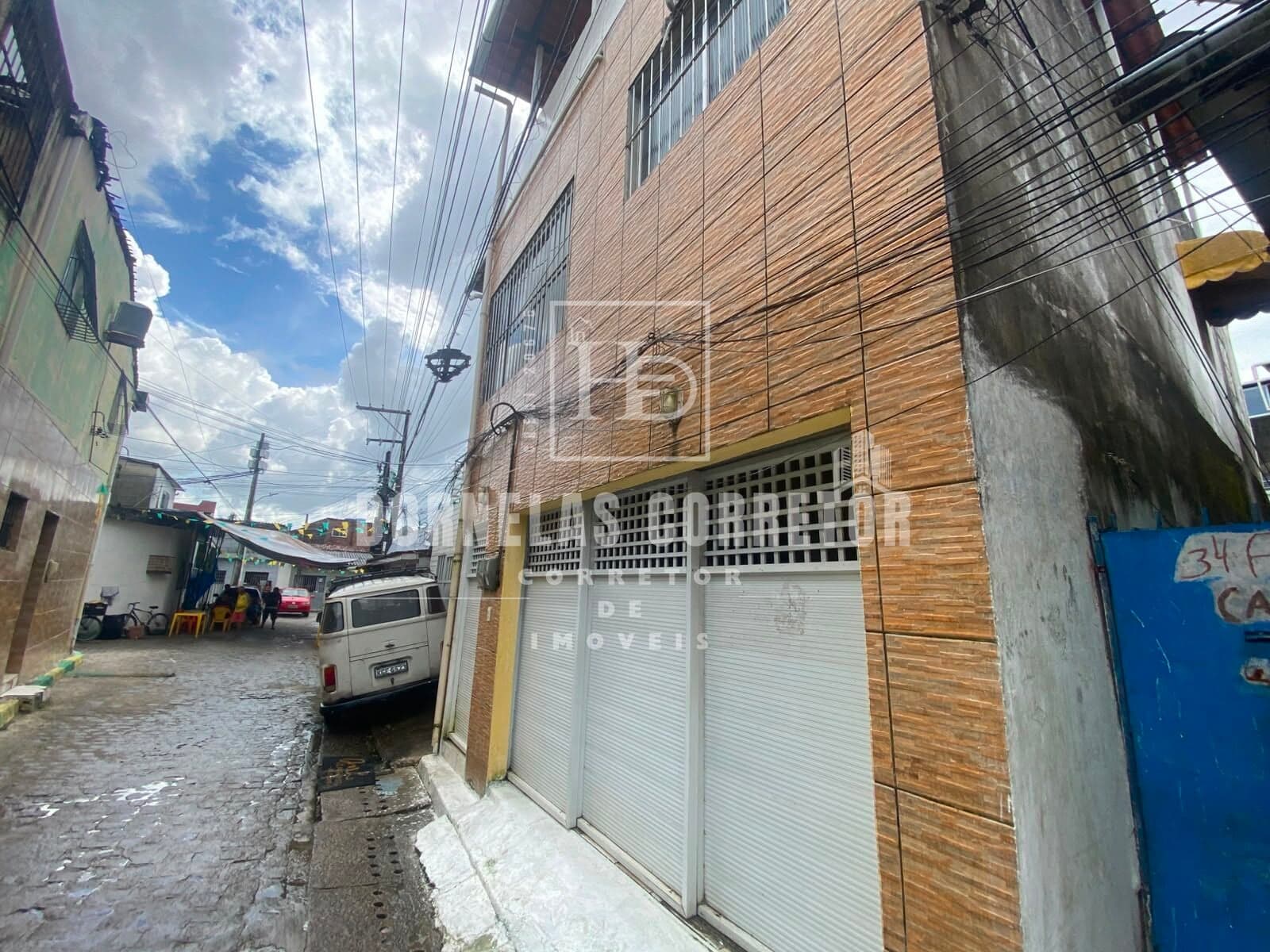 Casa Triplex em Mangueira Recife | 4 Quartos, 2 Banheiros, Varanda, Cobertura, 1 Vaga de Garagem para Carro e Moto.