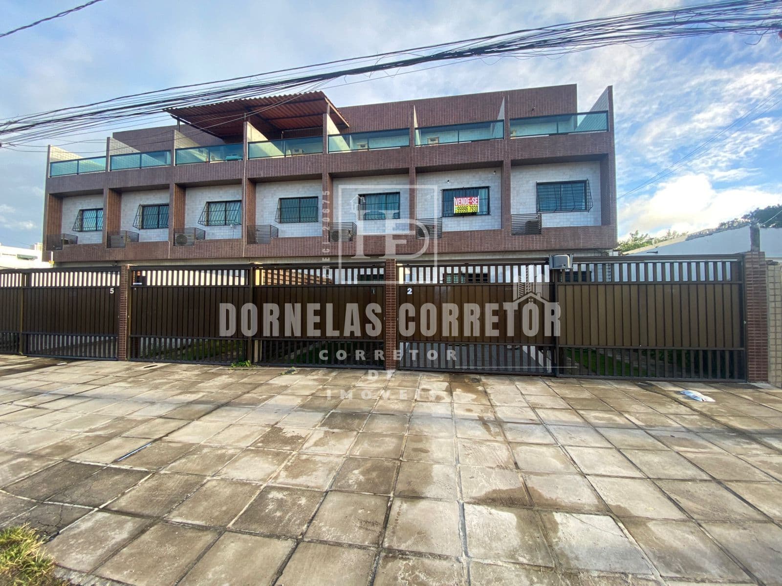Casa Triplex em Jardim Atlântico | 2 Quartos, 1 Suíte, 1 Vaga de Garagem, Varanda Gourmet.