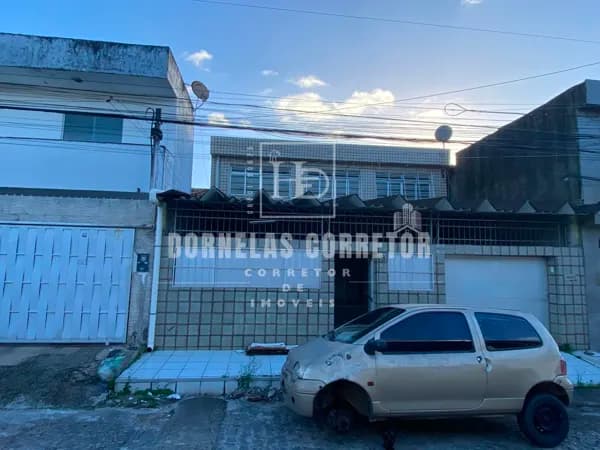 Casa Duplex em Ouro Preto | 4 Quartos, 3 Suítes, 2 Salas, 2 Cozinha, 2 Vagas de Garagem.