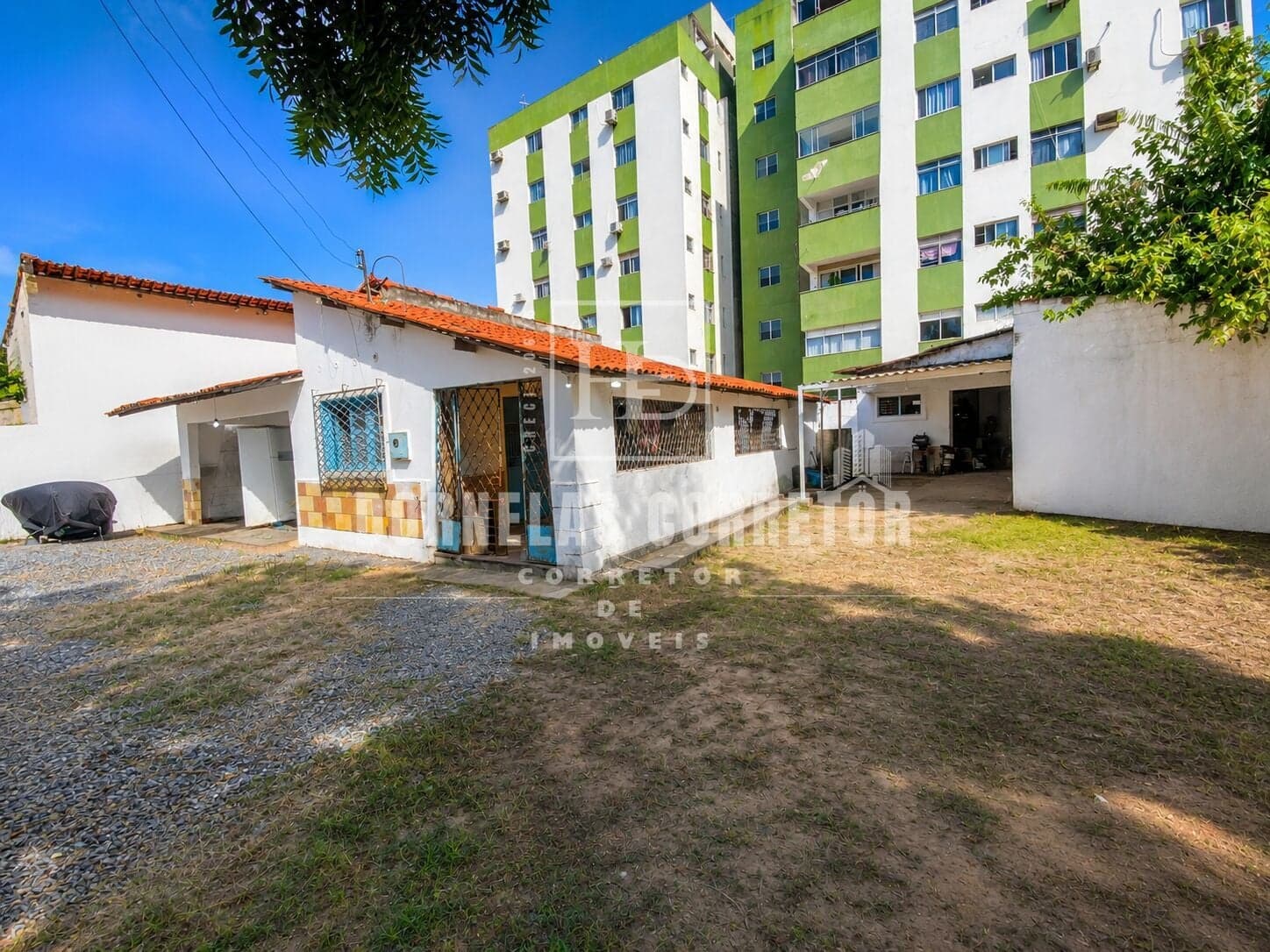 Casa em Rio Doce | 2 Quartos, Deposito, Garagem para até 7 Carros.