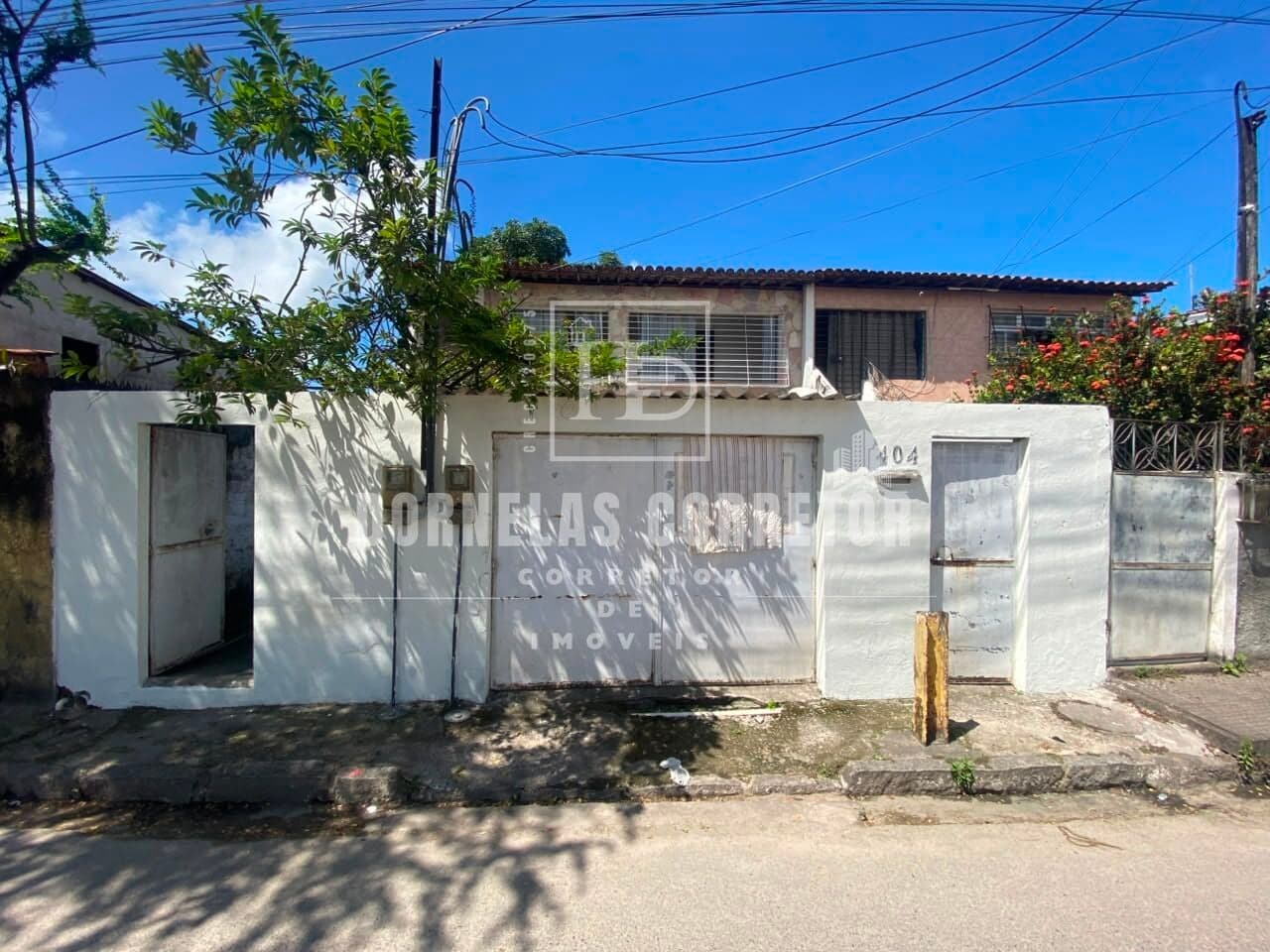 Casa Duplex em Peixinhos | 2 Quartos, Varanda, Terraço, Frutífera, Canil.