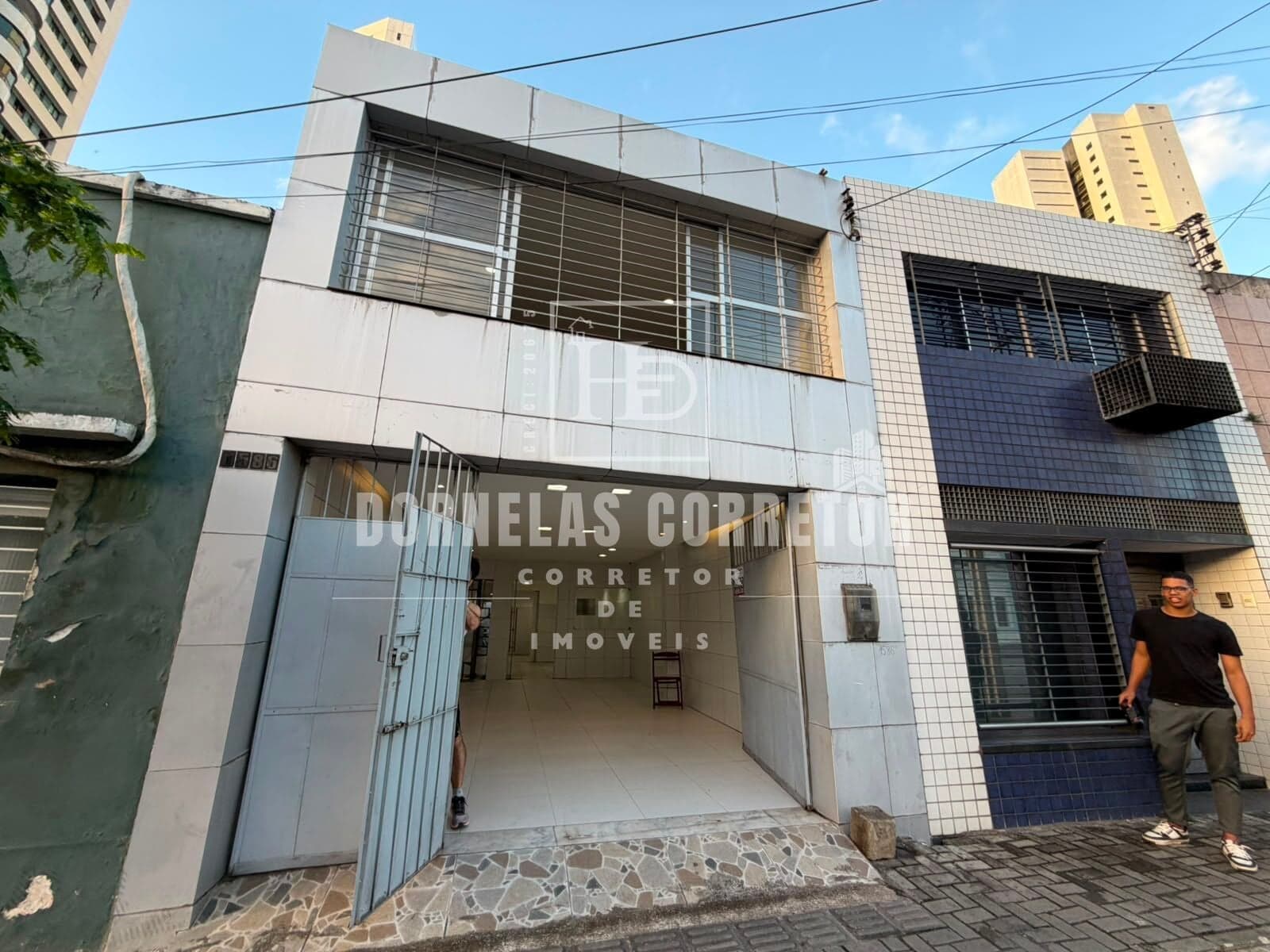 Ponto Comercial em Parnamirim | 2 Pavimentos, 6 Salas, 5 Banheiros.