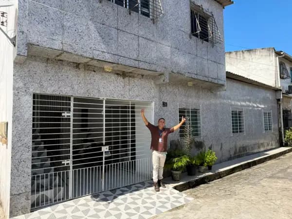 Casa em Água Fria | 2 Pavimentos, 6 Quartos, 1 Vaga de Garagem, Escriturada.