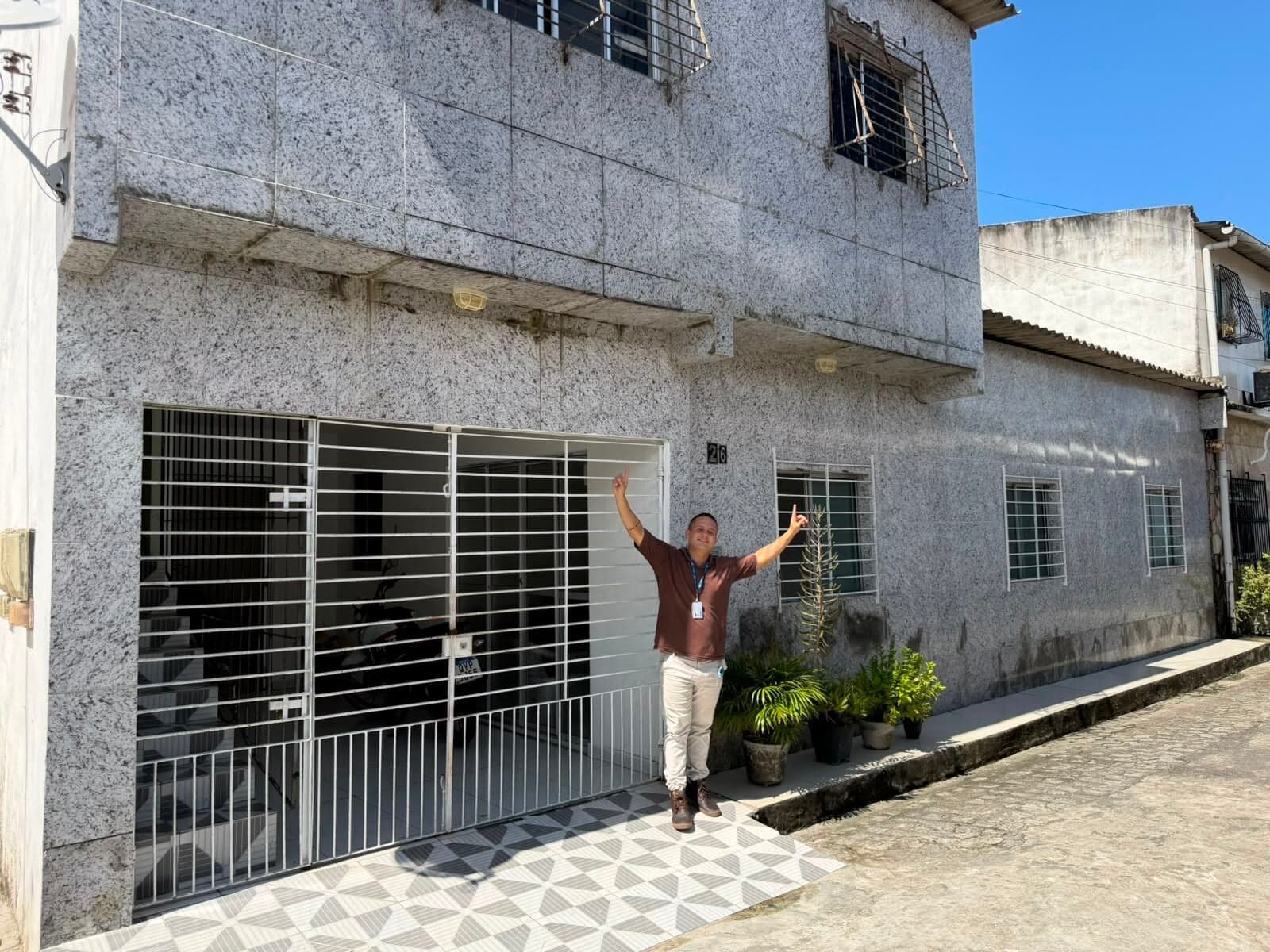 Casa em Água Fria | 2 Pavimentos, 6 Quartos, 1 Vaga de Garagem, Escriturada.