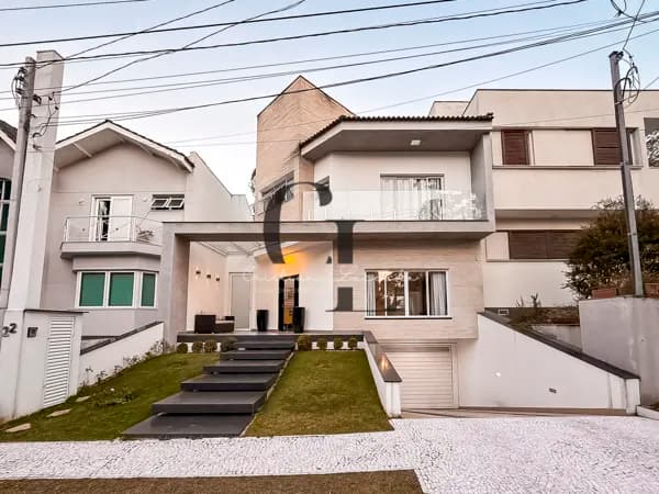 Casa à venda com 3 suítes e 8 vagas no Reserva Nova Cantareira