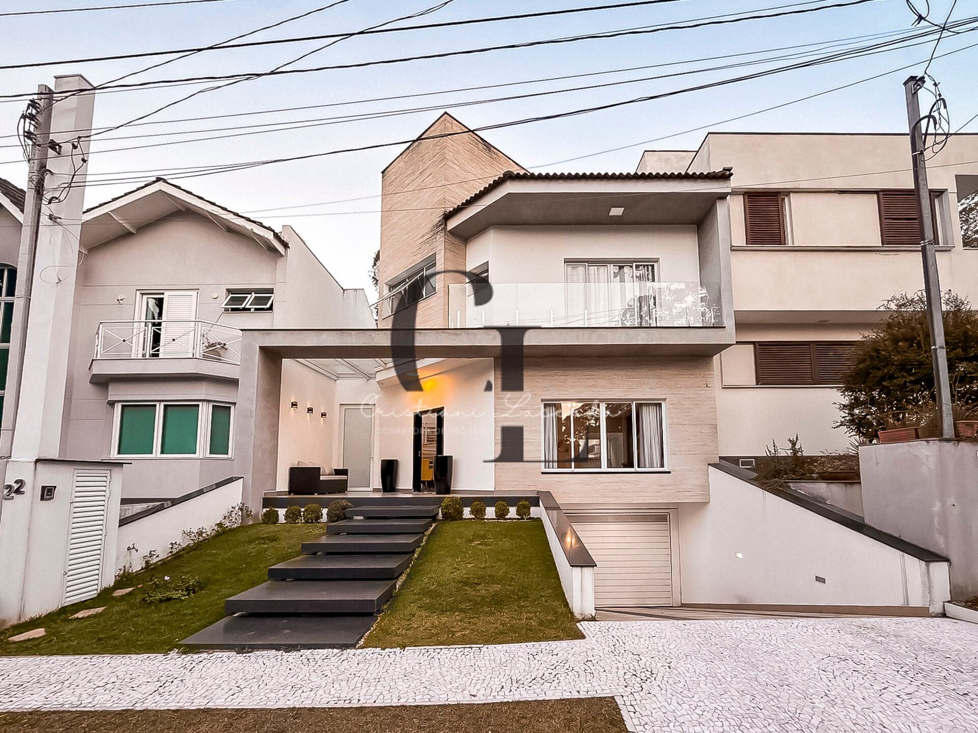 Casa à venda com 3 suítes e 8 vagas no Reserva Nova Cantareira