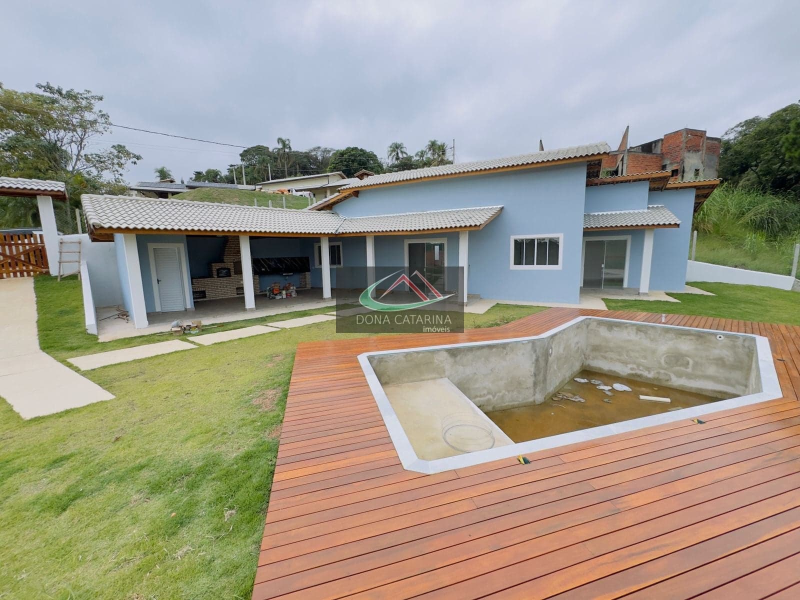 Á Venda, Chácara com Terreno de 1.000m² Moderna em Condomínio Fechado | Mairinque SP!