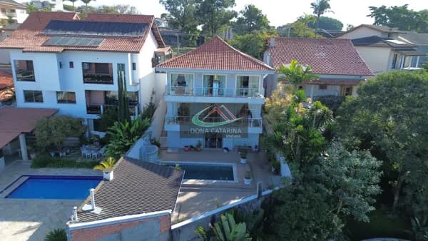 À Venda, Casa de Alto Padrão no Residencial Parque dos Príncipes – São Paulo/SP