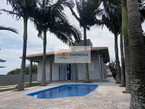 Casa nova com piscina