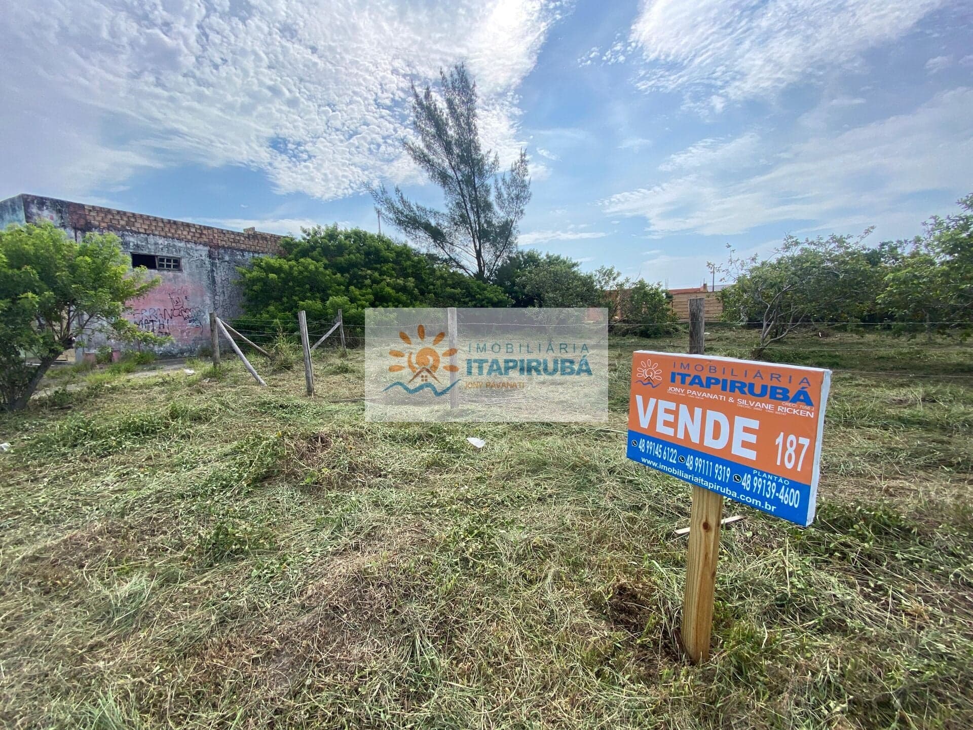 Lote/Terreno em Laguna - Praia de Itapiruba