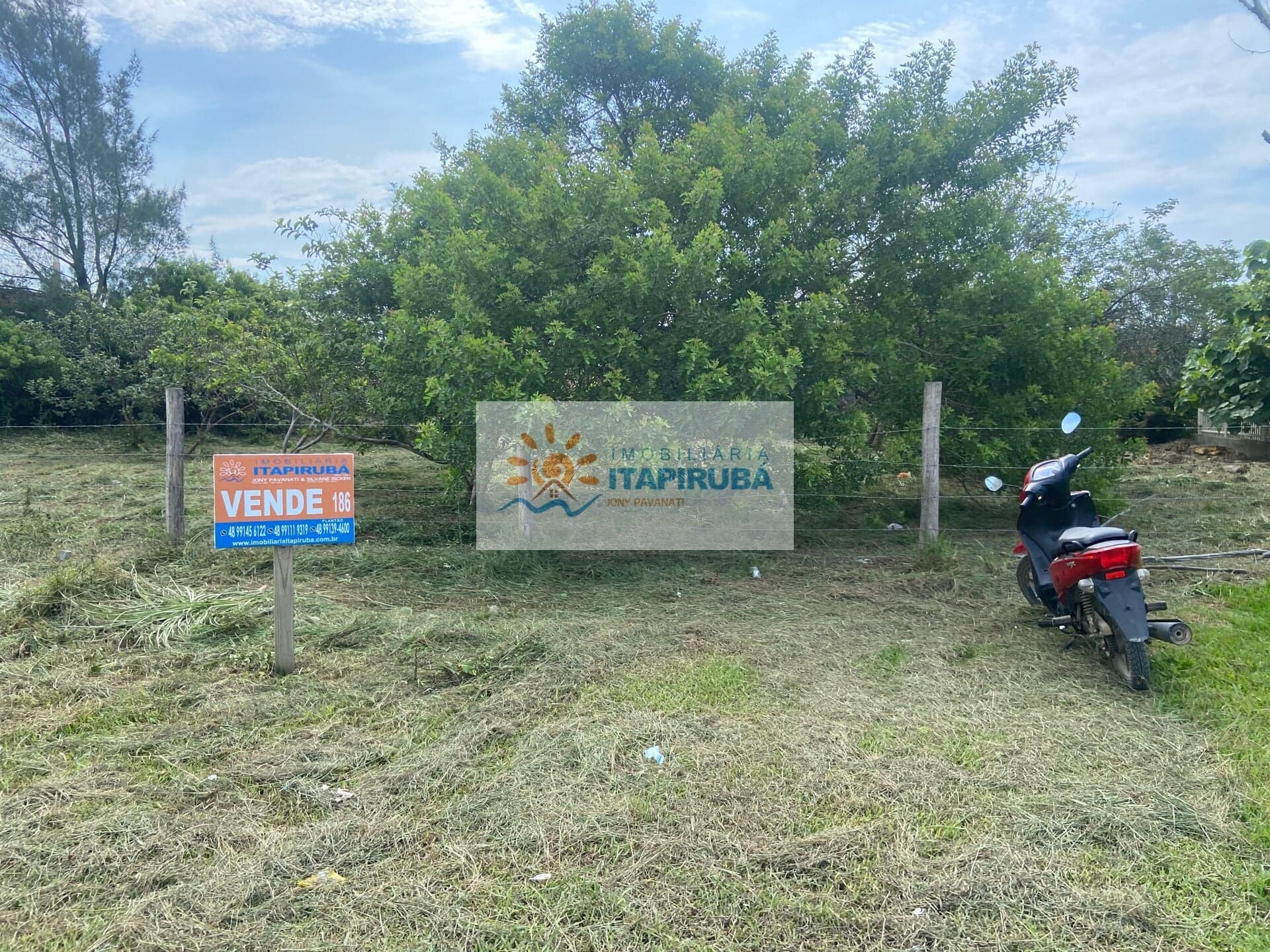Lote/Terreno em Laguna - Praia de Itapiruba