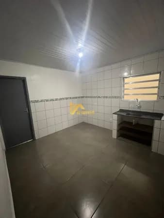 Casa reformada 02 dorms perto do mercado Ricoy - Divisa de Diadema