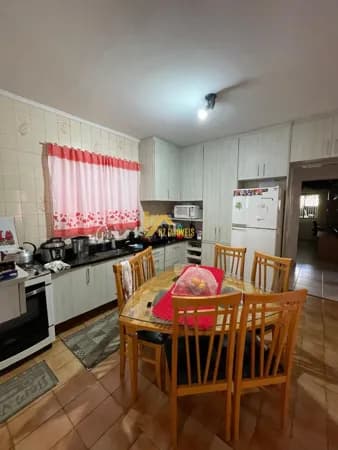 Casa Térrea com 3 dormitórios e edícula nos fundos