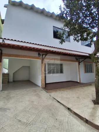Casa térrea com 4 quartos em São Bernardo, próximo a escola do Lula.