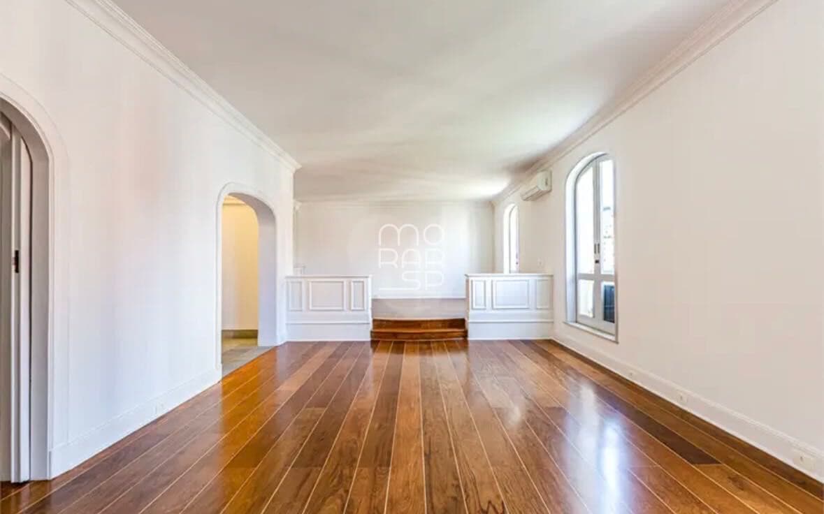 Apartamento Alto Padrão, um dos prédios mais exclusivos do Jardim América. Com entrada de carros e porte-cochère